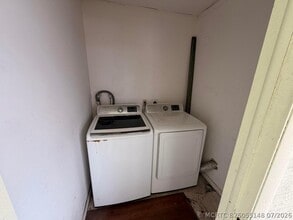 Building Photo - 569 Normandy Ln