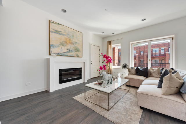 Foto del edificio - 8538 W Grand Ave