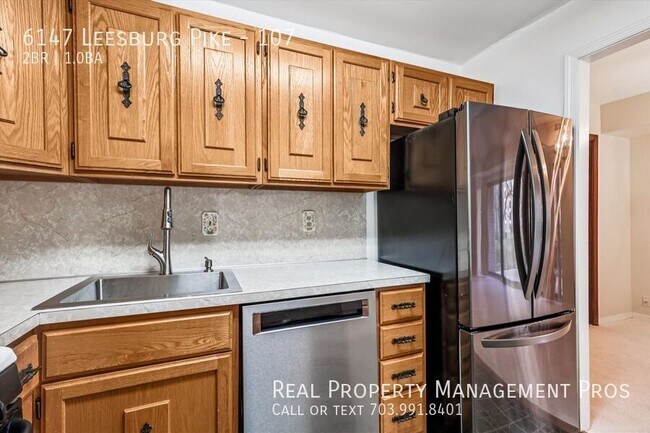 Foto del edificio - 6147 Leesburg Pike