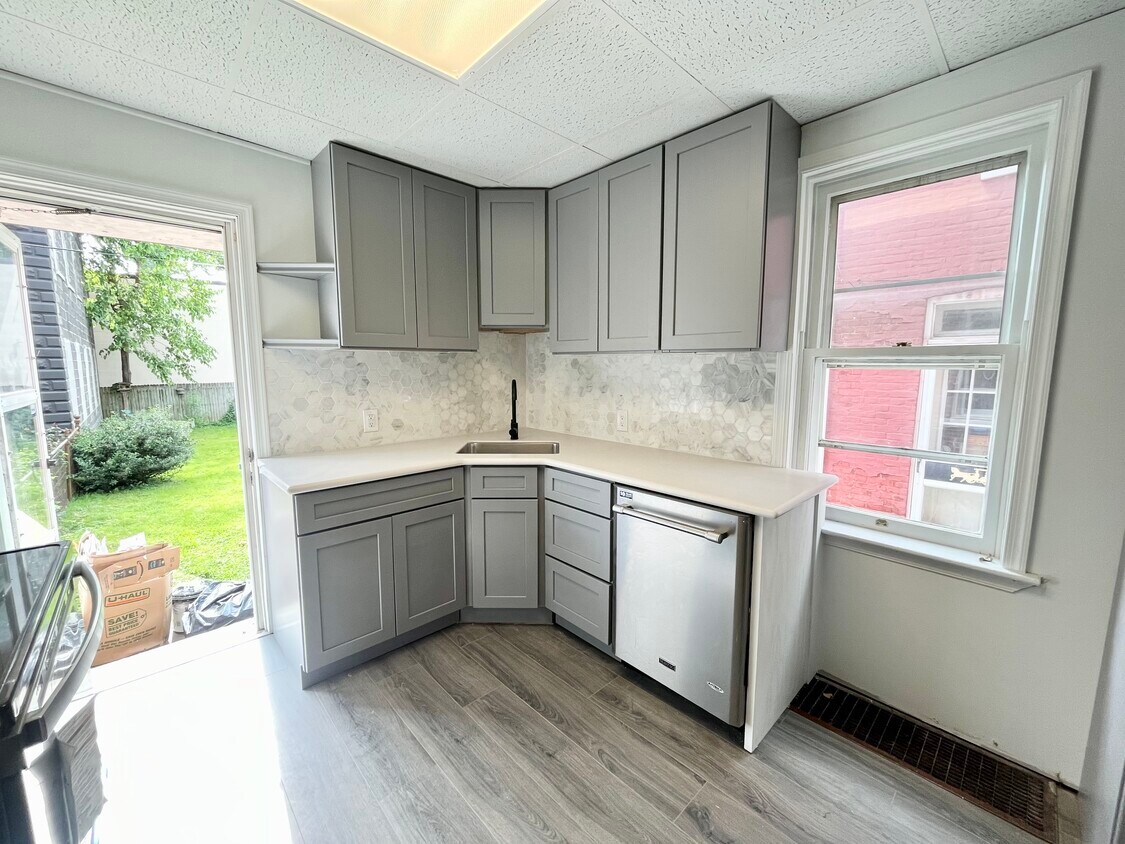 Primary Photo - 240 N Reservoir St