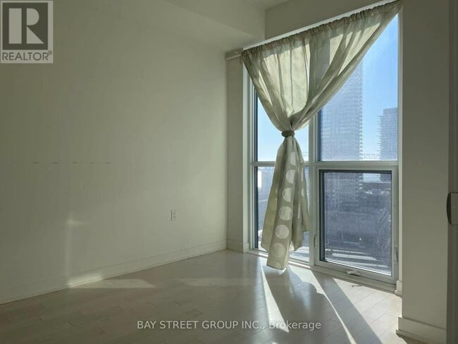 Photo du bâtiment - 1 The Esplanade