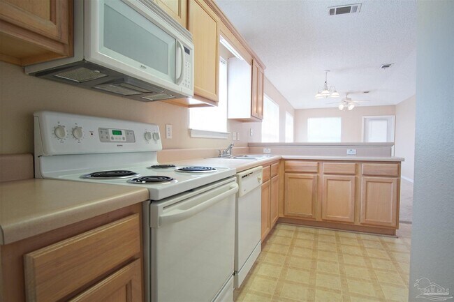 Foto del edificio - 8061 Stonebrook Dr