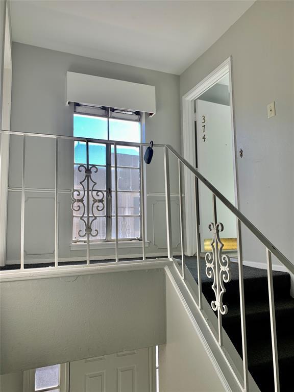 Foto del edificio - 374 N Post Oak Ln