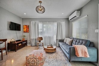 Building Photo - 1215 NE 17th Ave