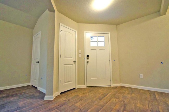 Building Photo - 209 Seaholm Ln