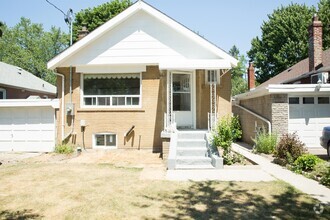 Building Photo - 4 Camilla Crescent