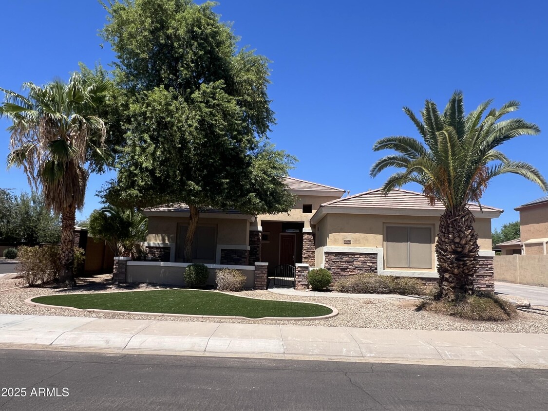 Primary Photo - 15494 W Meadowbrook Ave