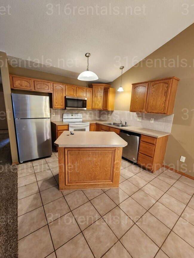 Foto del edificio - $1,650 - 3 bedroom / 1 bathroom - Single F...