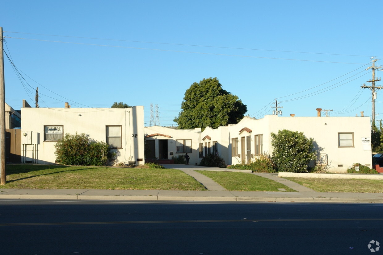 Primary Photo - 35 E Rossi St