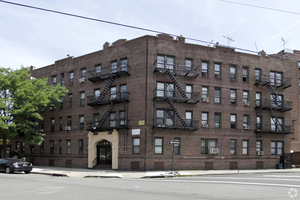 Primary Photo - 1325 E 19th St