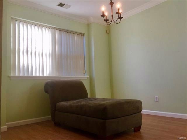 Foto del edificio - 57 Brick Pond Rd