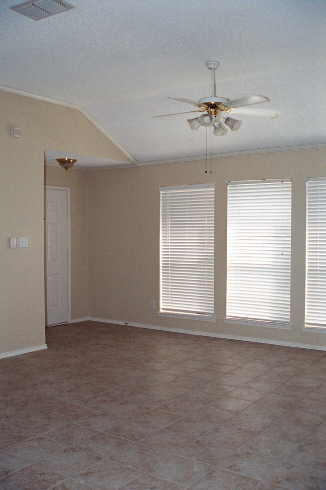 Living Area - 7556 Arbor Hill Dr