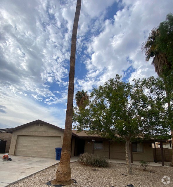 Downtown Yuma Apartments for Rent with Hardwood Floors Yuma, AZ 2