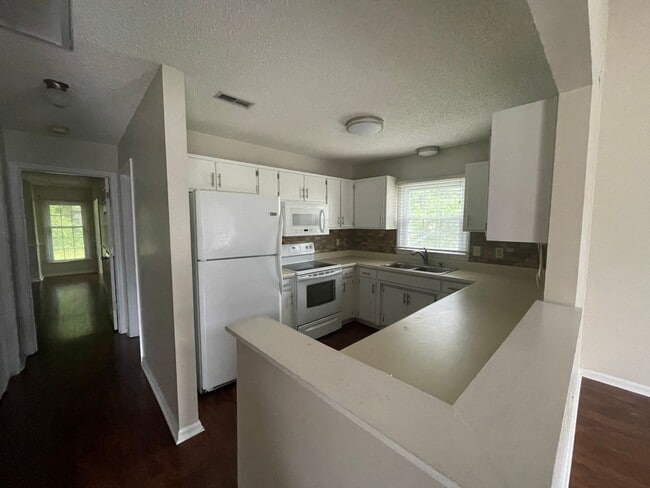 Building Photo - Duplex