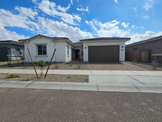 Foto del edificio - BEAUTIFUL NEW HOME 5 BEDROOMS 3 BATHS!