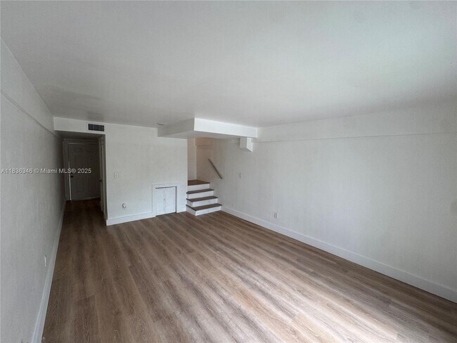 Building Photo - 1201 SW 42nd Ave