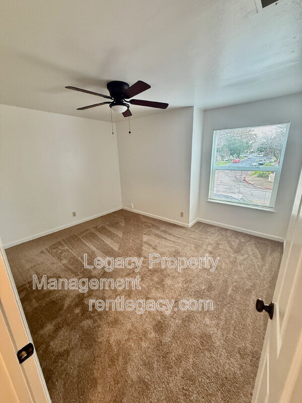 Foto del edificio - 1427 Bel Air Dr