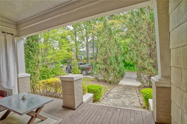 Foto del edificio - 560 Cleburne Terrace NE