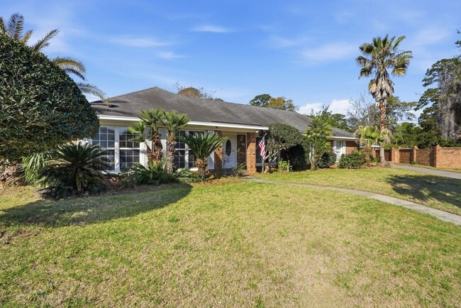 Building Photo - Mayfair Home For Lease with Backyard Oasis!