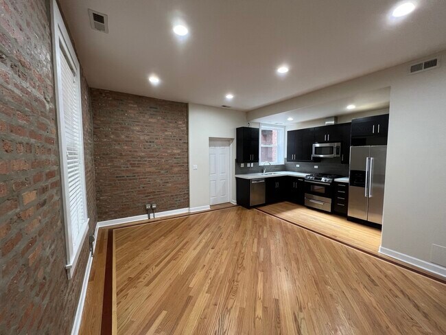 Foto del edificio - 2318 W Augusta Blvd