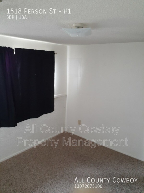 Building Photo - 1518 E Person St