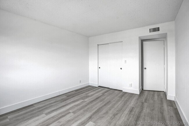 Foto del edificio - 900 NE 18th Ave