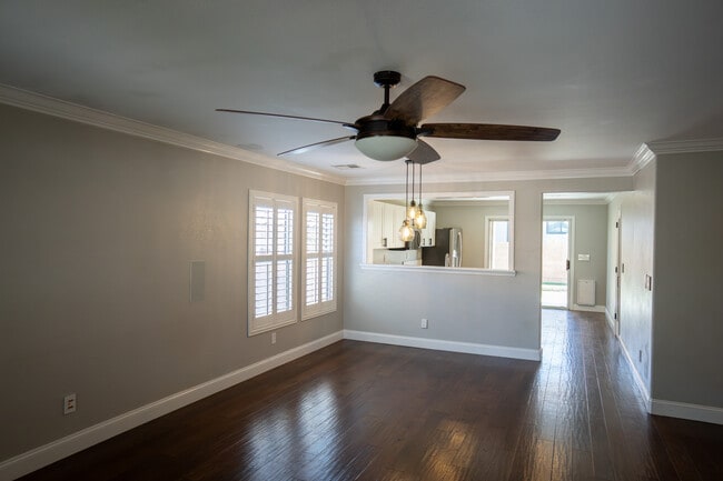 Building Photo - 10463 Wellington Manor Ave
