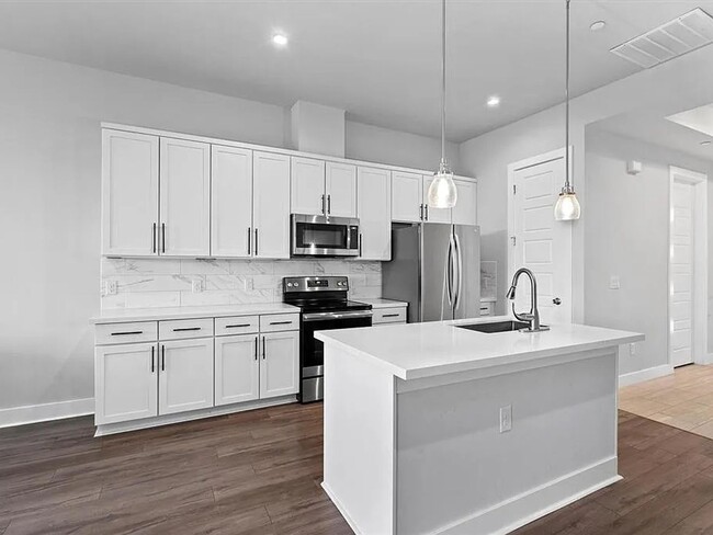 Building Photo - 2 Bedroom Condo in East Austin