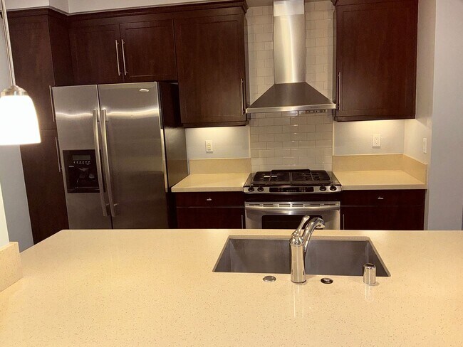 Foto del edificio - 3 Bedroom 3 Bath Townhouse Style Condo at Depot Walk in Orange