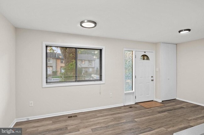Building Photo - 1604 New Windsor Ct