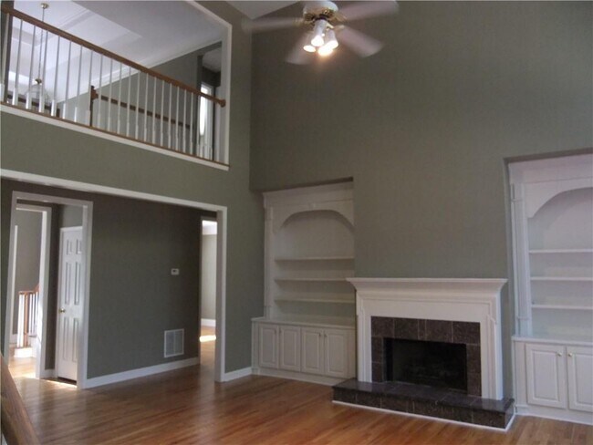 Building Photo - 5060 Gallatree Ln