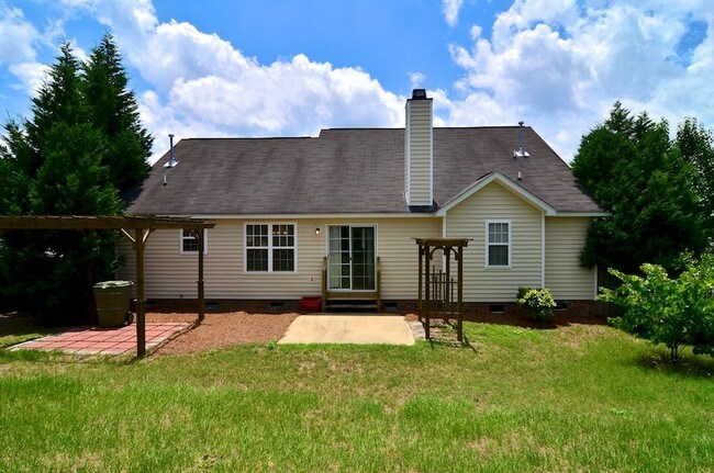 Building Photo - 305 Providence Plantation Cir