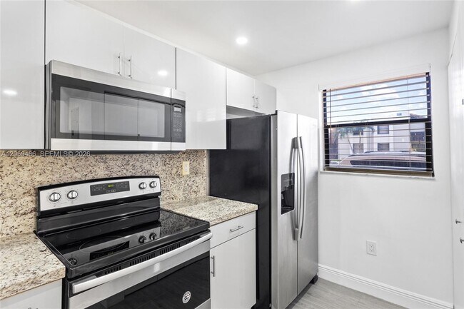Foto del edificio - 10145 NW 9th St