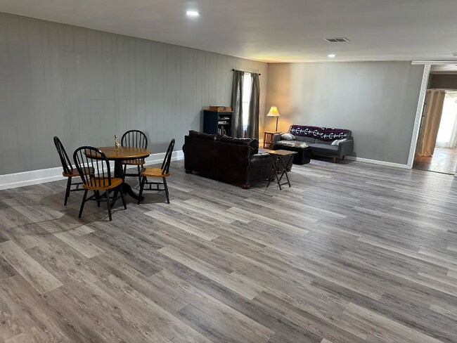 Foto del edificio - 11267 E US Hwy 64