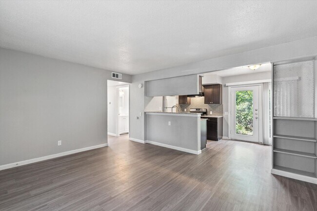 Foto del edificio - Newly Renovated 2/1 Apartment in East Austin