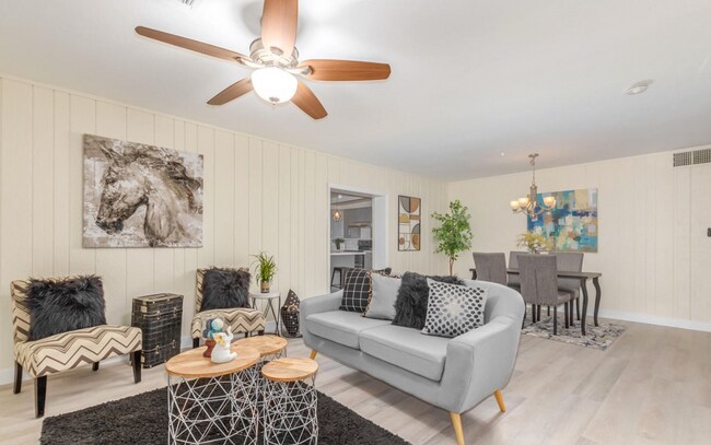 Foto del edificio - Freshly updated home near ASU - huge lot, ...