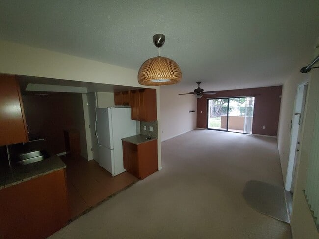 Building Photo - 5333 Vineland Rd