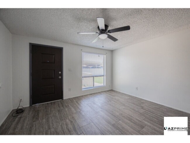 Foto del edificio - Live in Style With this Updated 2/1 Duplex...