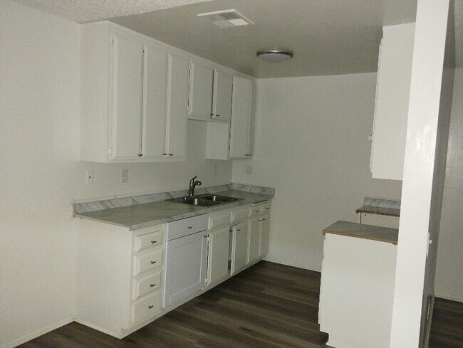 Foto del edificio - 38290 5th St E