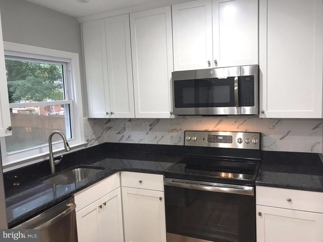 Foto del edificio - 12707 Robindale Dr