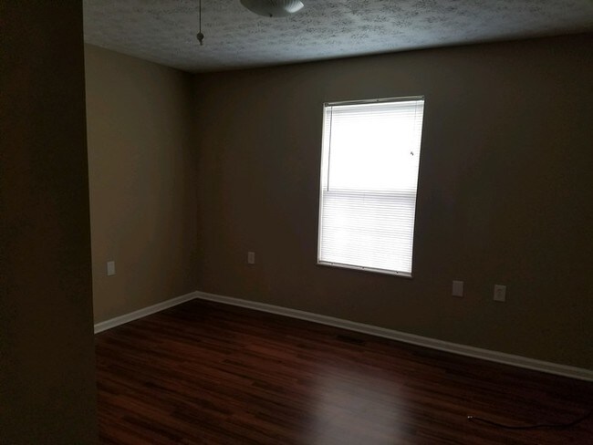Building Photo - 3740 Catalpa Ave