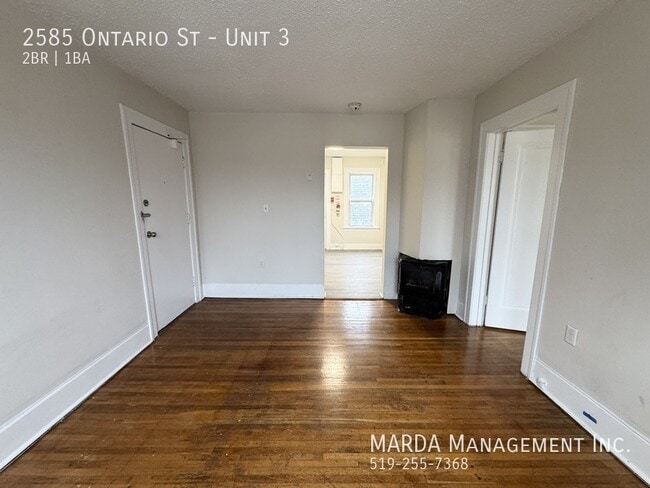 Photo du bâtiment - CHARMING 2 BED/1BATH SECOND FLOOR UNIT IN WALKERVILLE + HYDRO & GAS!