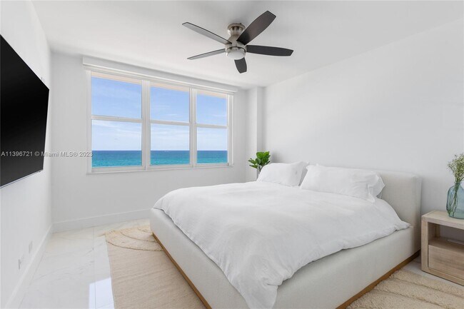 Building Photo - 5601 Collins Ave