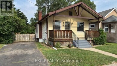 Building Photo - 13 Peachdale Ave