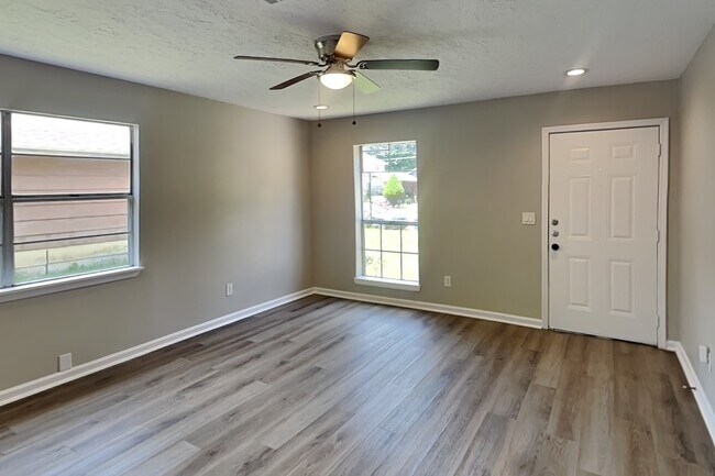 Foto del edificio - 8730 Valley Pond Ct
