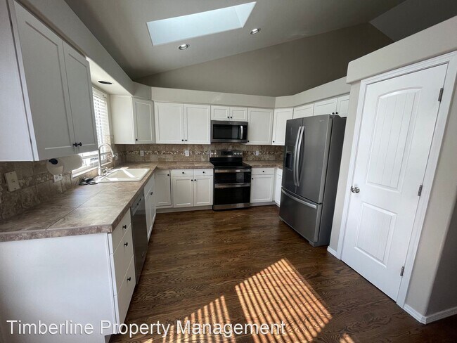 Building Photo - 4 br, 3.5 bath House - 6220 Soaring Dr