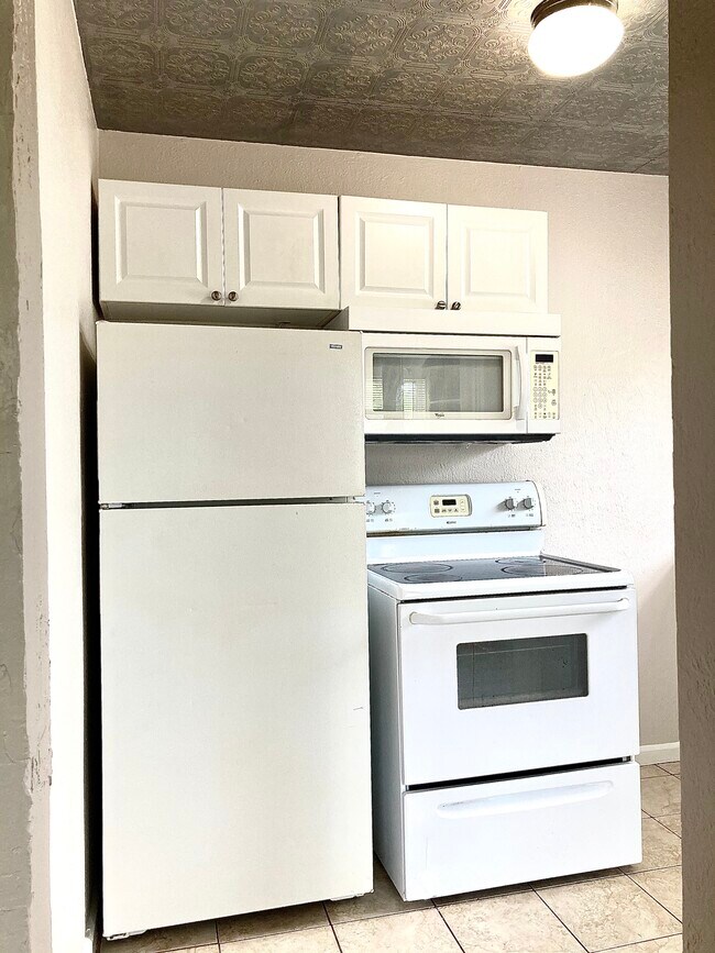 Kitchen - 2121 8th Ave N