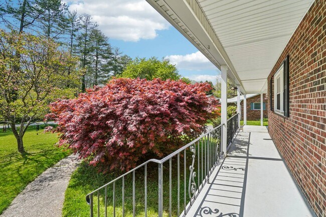 Foto del edificio - 710 Heatherwood Dr
