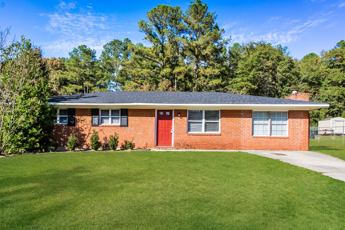 Foto principal - Classic Brick Home with Large Backyard