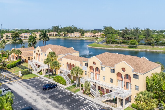 Building Photo - Villas At Lakeview